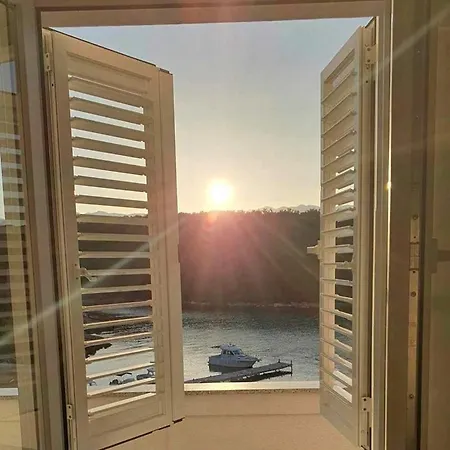Maison d'hôtes Seafront Complex In Rab